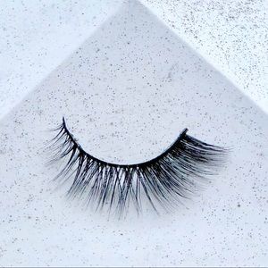 Level Up Lashes - Serving Glamour